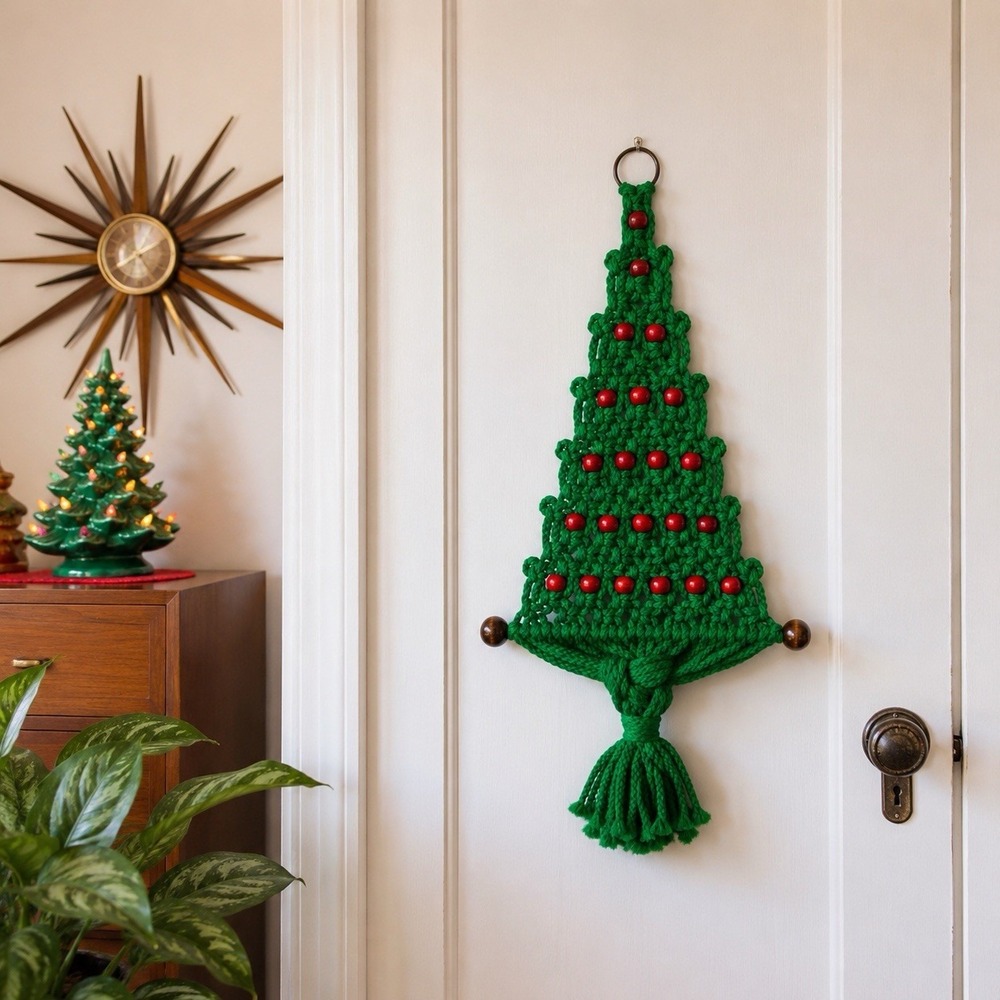 VTG MCM 70's Macrame 28" Christmas Tree Wall Hanging Green Red Wood Beads EUC